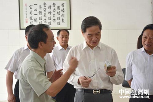 張志軍主任考察調(diào)研臺(tái)資企業(yè)生產(chǎn)情況