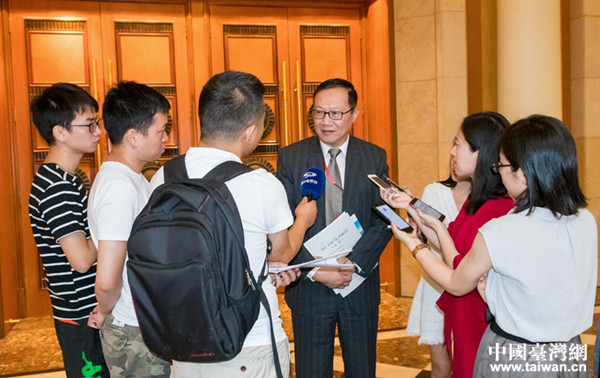 胡正大接受媒體采訪