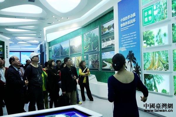 兩岸記者參觀海南省規(guī)劃展覽館 兩岸記者參觀海南省規(guī)劃展覽館
