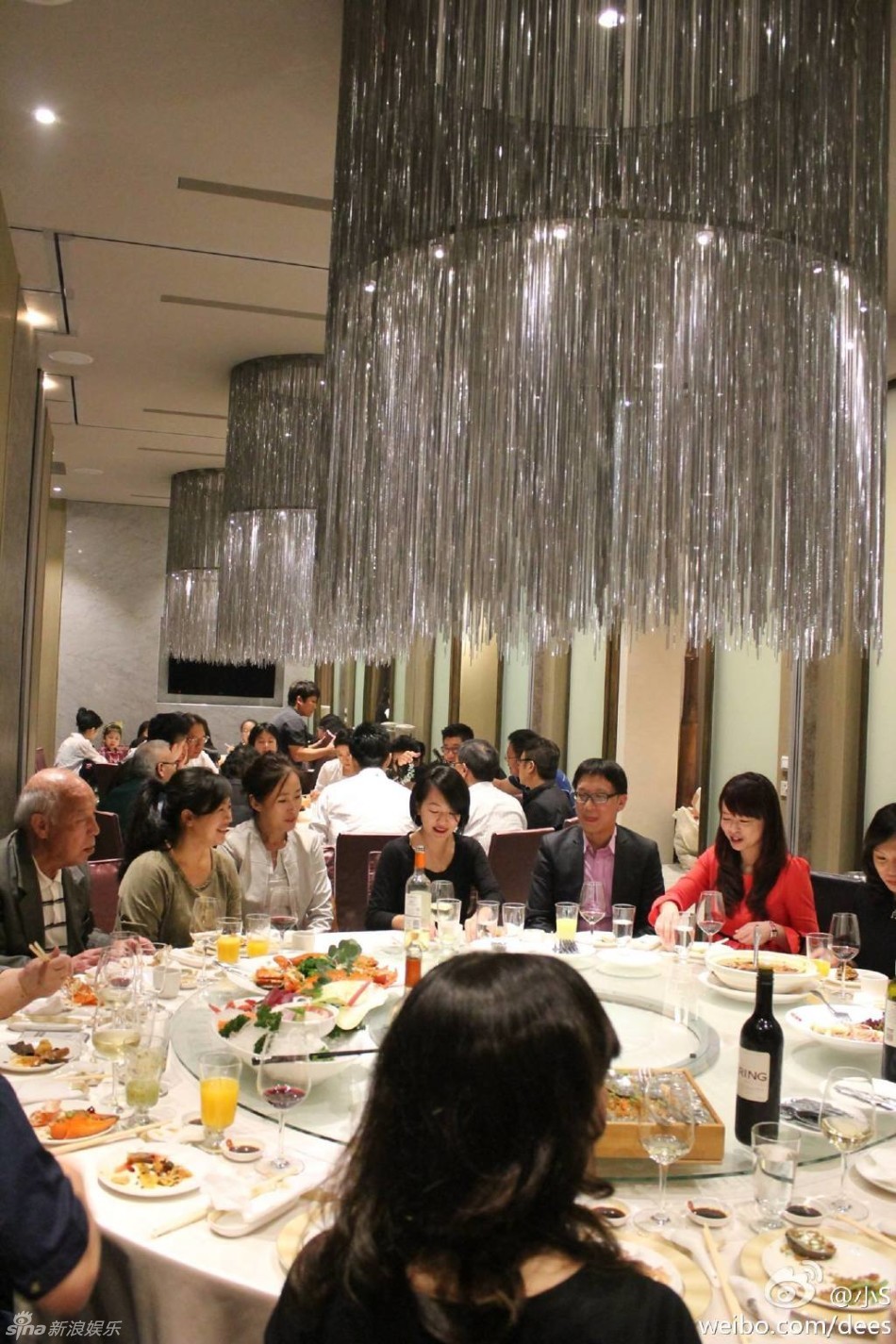 汪小菲臺(tái)灣餐廳試營運(yùn) 大S啃螃蟹享受小S嫵媚秀風(fēng)情 汪小菲臺(tái)灣餐廳試營運(yùn) 大S啃螃蟹享受小S嫵媚秀風(fēng)情
