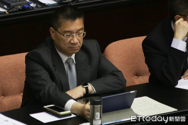 每月工作336小時積假出境游？ 網友酸：22k能去哪 醫院or太平間？
