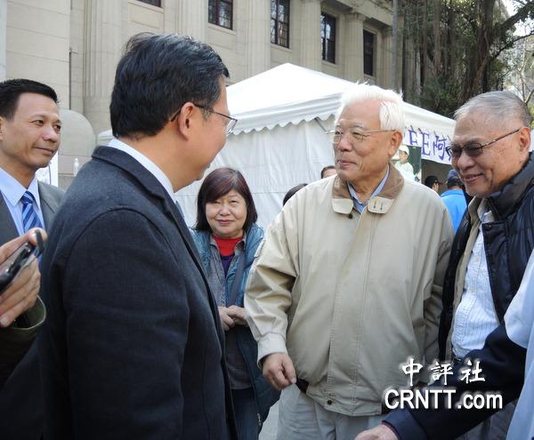 組圖:呂秀蓮中途短暫離開絕食現場引猜測 組圖:呂秀蓮中途短暫離開絕食現場引猜測