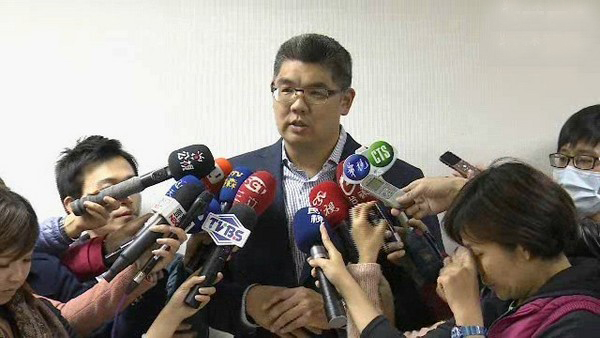先前被問到是否競逐2016“立委”，連勝文表示，先助黨站起，暫無考慮