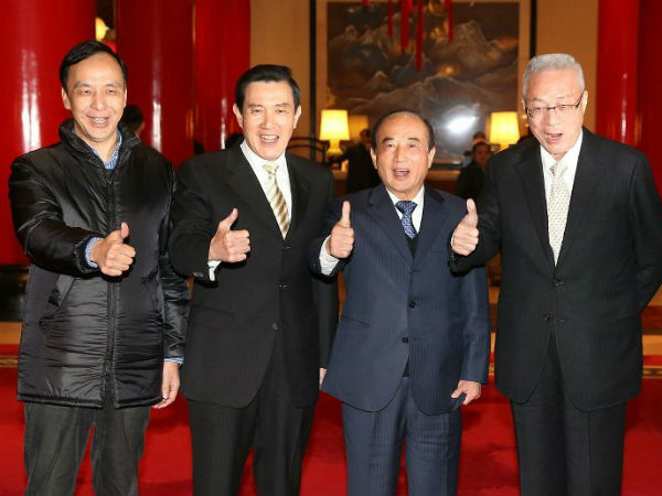 在黨內擁有較高人氣的臺灣地區副領導人吳敦義（最右）默認不參加此次黨主席補選。（網絡圖）
