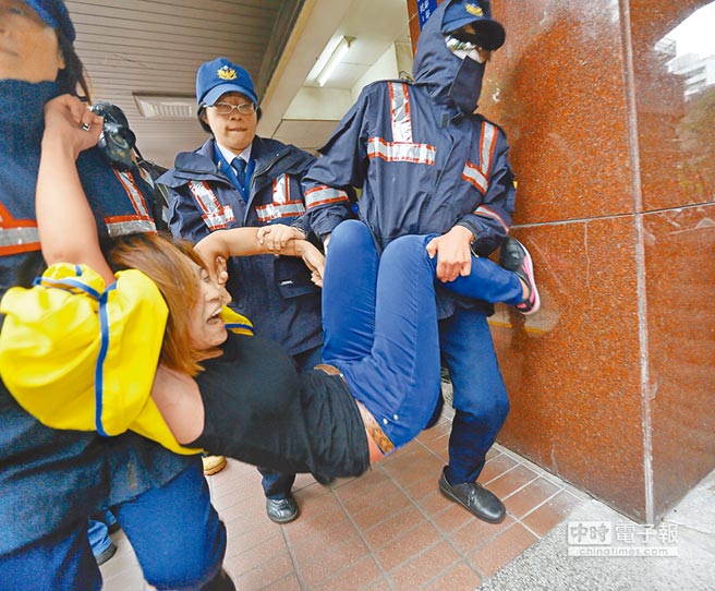 民進黨選后跳票民眾爆表 臺媒：該痛醒的是蔡英文