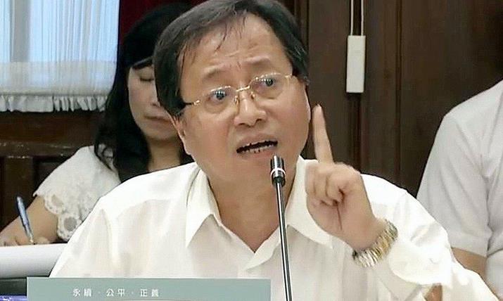 臺當局公務員旅游卡新制引爭議 遭批施政沒方向