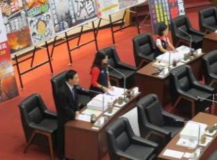 氣爆案是“人禍” 高雄市議長炮轟陳菊無擔(dān)當(dāng)