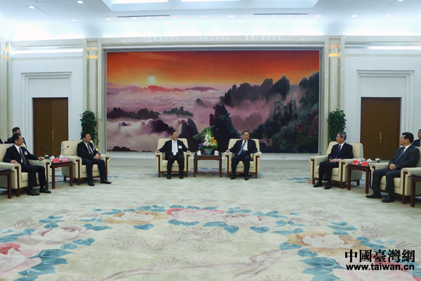 俞正聲會(huì)見臺(tái)灣商業(yè)總會(huì)赴大陸經(jīng)貿(mào)考察團(tuán)