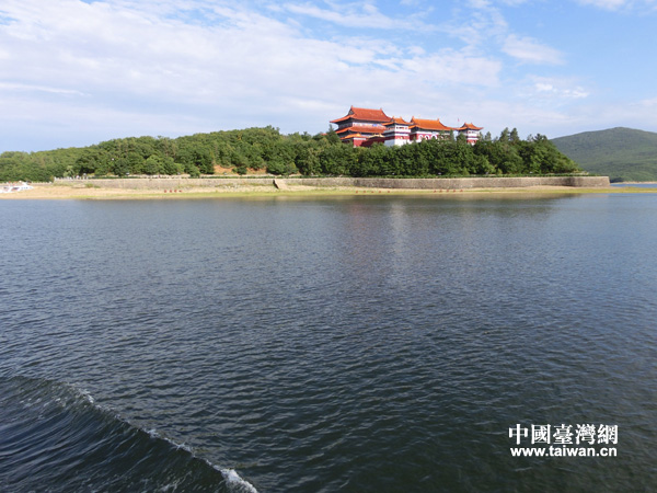 鏡泊湖景色(中國臺灣網 王文英 攝) 鏡泊湖景色(中國臺灣網 王文英 攝)