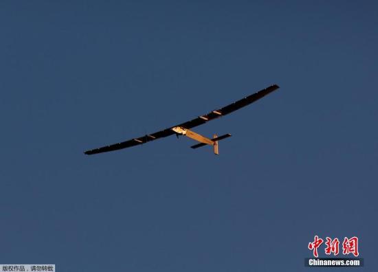 當(dāng)?shù)貢r間2016年6月23日，“陽光動力2號”太陽能飛機經(jīng)過70小時的飛行，終于跨過了大西洋，順利降落在西班牙城市塞維利亞。世界上最大的、完全依靠太陽能為動力的“陽光動力2號”單人太陽能飛機在美國東部時間20日凌晨從紐約肯尼迪機場起飛，開始橫跨大西洋的航程。