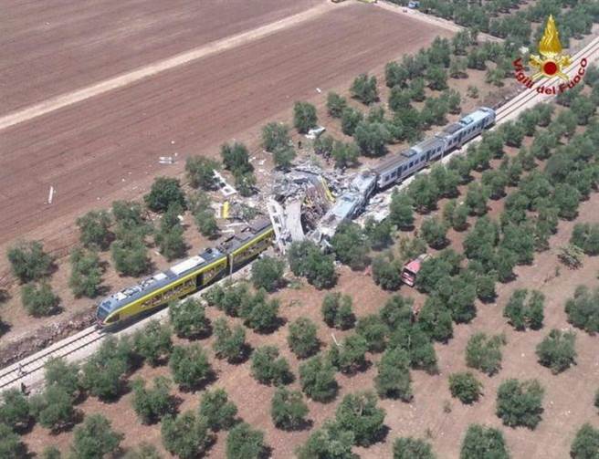 意大利兩列火車對撞 至少12人死亡（圖）