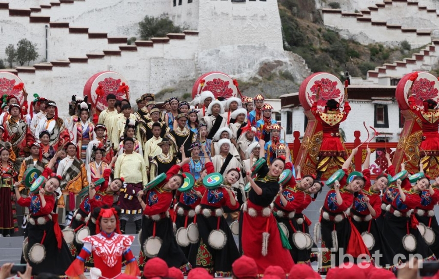 “心連心”藝術團走進西藏 “心連心”藝術團走進西藏